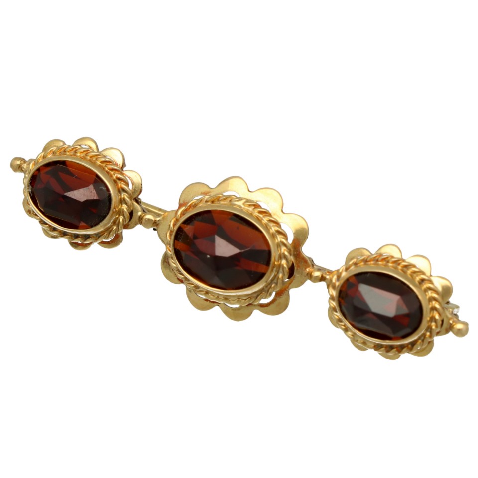 14 Krt vintage broche met granaten.