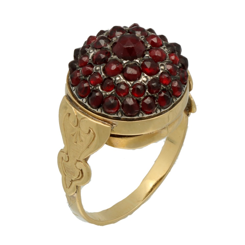 14 krt entourage ring met granaten jaren '60