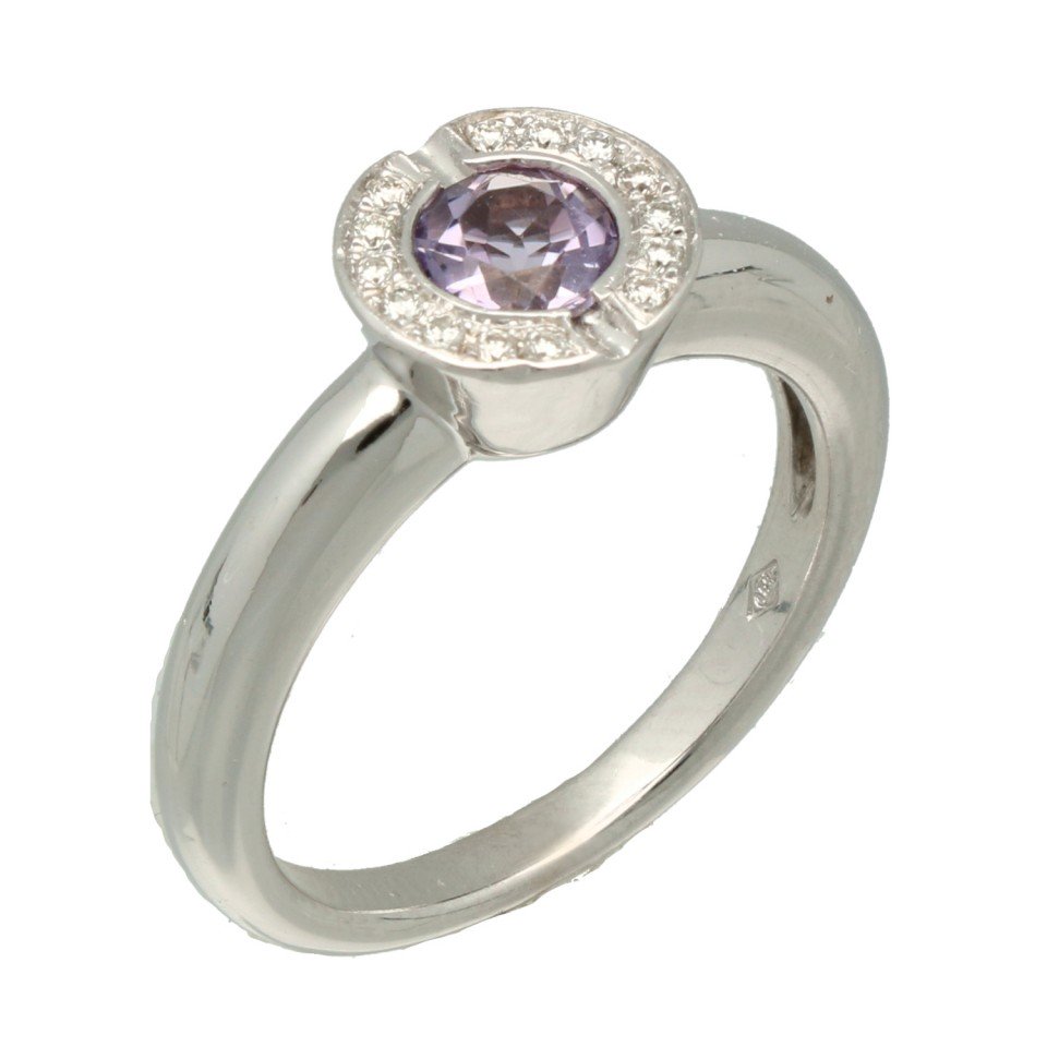 18 krt fantasiering met briljanten.