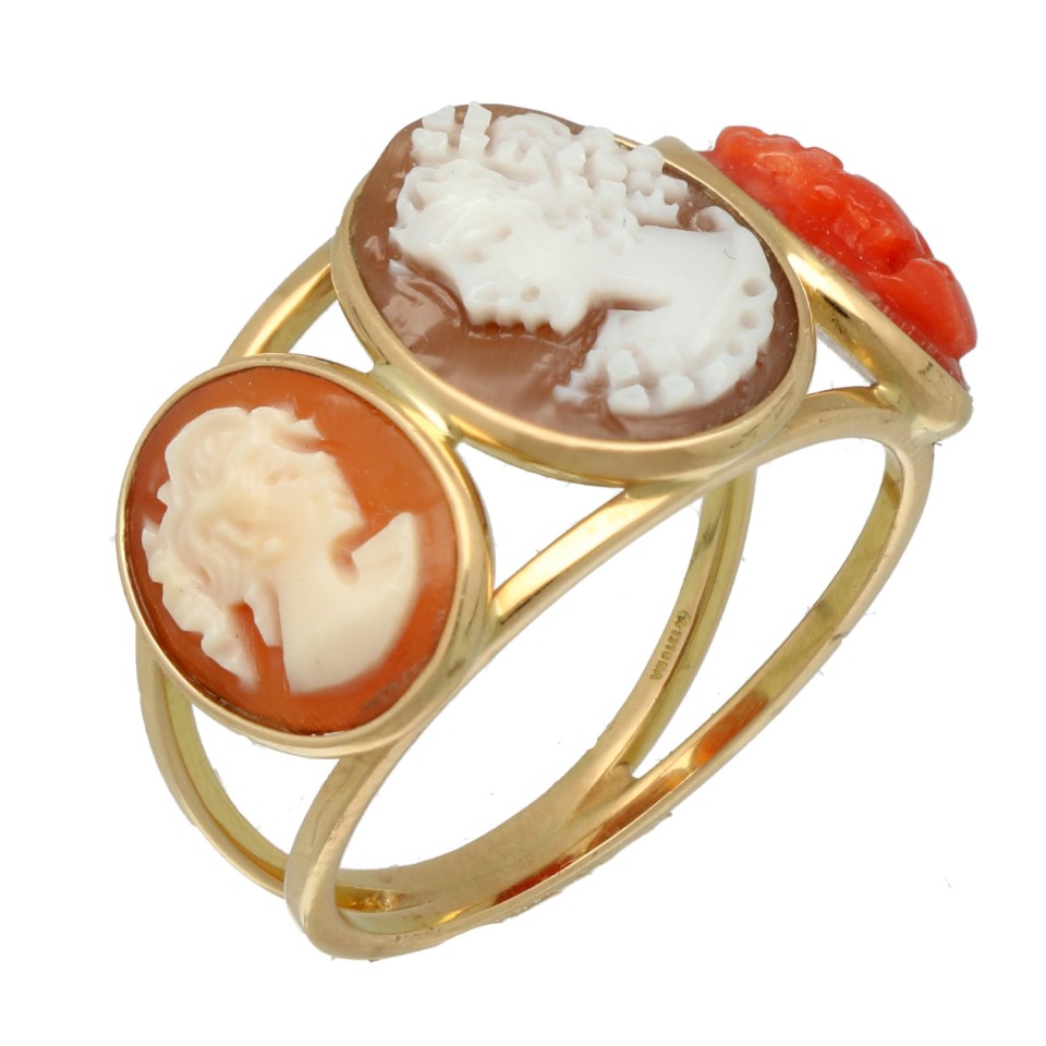 Handgemaakte gouden ring met Camee, Italiaanse ontwerper. Napels