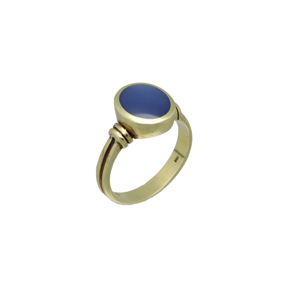 Geelgouden ring met ovale stersaffier.