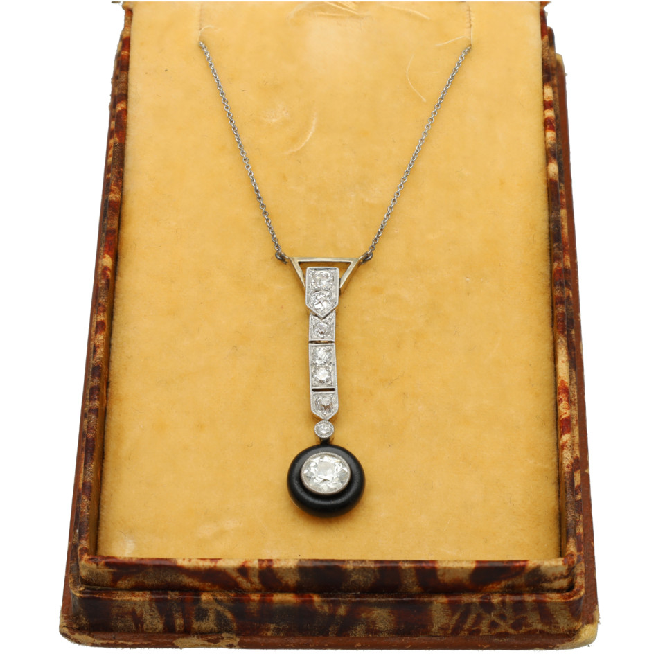Platina art-deco hanger met diamant en onix