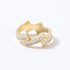 18 krt handgemaakte moderne ring met Diamanten, princes geslepen.