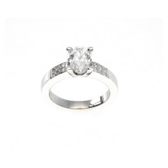 18 Krt Witgouden ring met Ovale diamant van 0.78 Ct