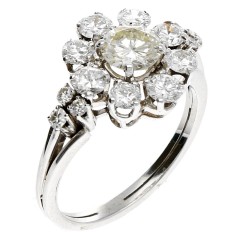 14 krt Witgouden entourage ring met briljant. 1.87 Ct