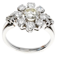 14 krt Witgouden entourage ring met briljant. 1.87 Ct