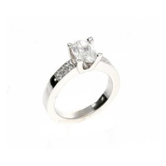 18 Krt Witgouden ring met Ovale diamant van 0.78 Ct