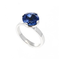 14 Krt. Witgouden ring gezet met Blauwe saffier 