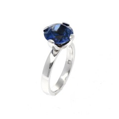 14 Krt. Witgouden ring gezet met Blauwe saffier 