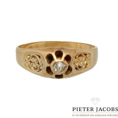 Antiek gouden ring met diamant.