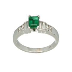 18 krt. witgouden ring smaragd-briljanten