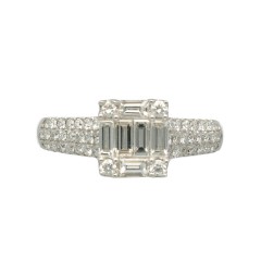 Witgouden Entourage ring met Briljant en Baguette.Totaal 0.96 Ct.