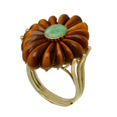 14 krt geelgouden ring met tijgeroog en Jade.