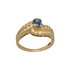 14 krt gouden ring bezet met Diamant en Blauwe saffier.