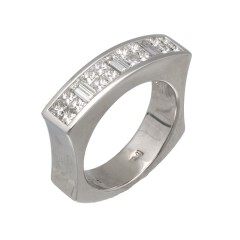 18 Krt.Witgouden ring met Princess en Baguette Diamant