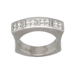 18 Krt.Witgouden ring met Princess en Baguette Diamant