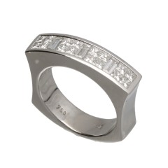 18 Krt.Witgouden ring met Princess en Baguette Diamant