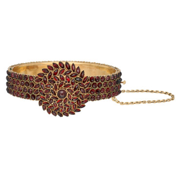 Antieke armband 14 Krt. goud gezet met Granaat 