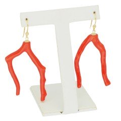 18 krt gouden oorhangers met bloedkoralen tak.