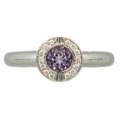 18 krt fantasiering met briljanten.