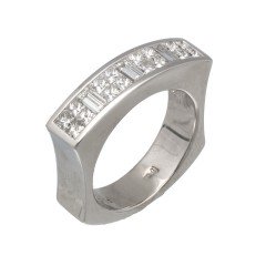 18 Krt. abstracte massieve diamanten ring.