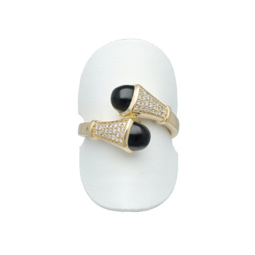 14 Krt Ring met Diamant en LondonBlue Topaas.